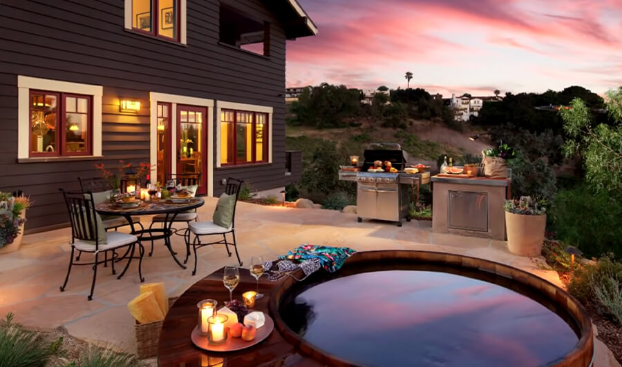 Outdoor kitchen with jacuzzi bath