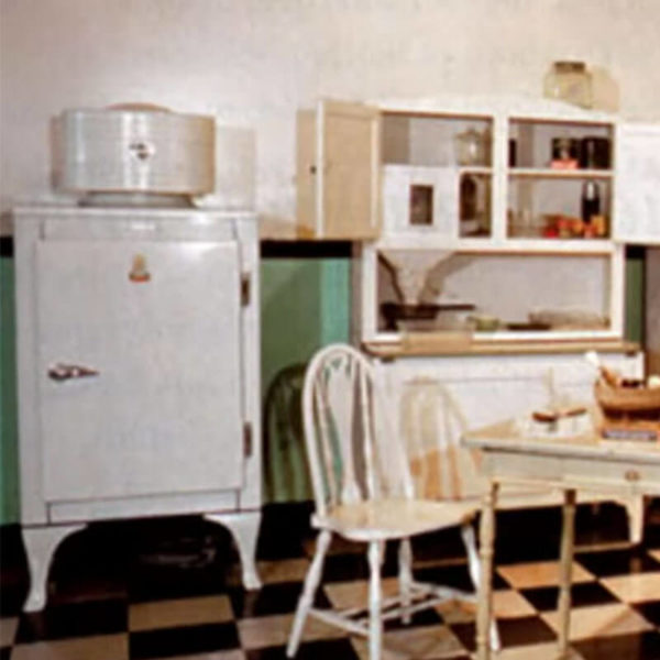 The History And Evolution Of The American Kitchen   Electric Fridge In 1900 1920 Kitchen 600x600 