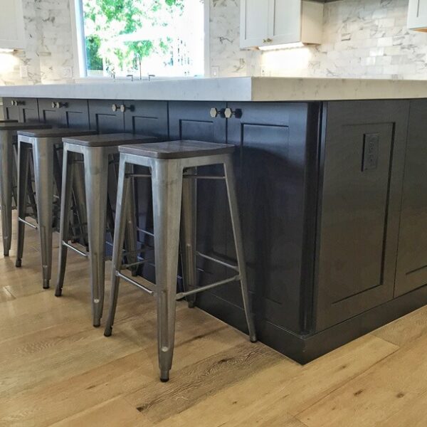 dark gray chairs/stool along with island